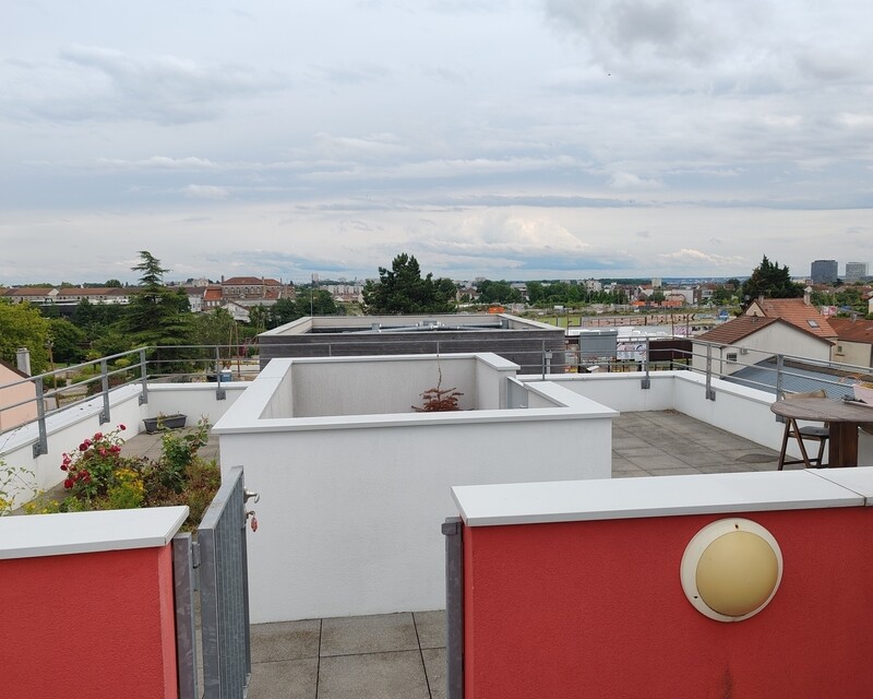 F2 à Romainville avec parking, balcon et terasse sur toit. - Img 20240618 154637