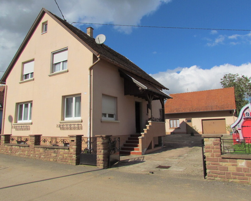 Maison avec une dépendance et un verger - Img 2243