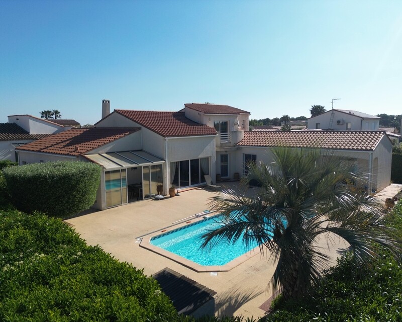 Villa plain-pied 4 faces - 200 m2 - 4 chambres - Saint Cyprien - Dji 0202-min