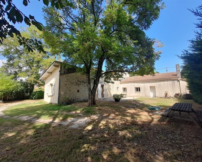 Dpt Gironde (33),Saint-Yzans-de-Médoc, maisonde   6 chambres  - Photo cours arriere