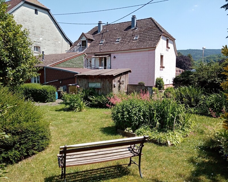 Bel immeuble de 5 logements sur un terrain arboré de 8,76 ares - Côté jardin