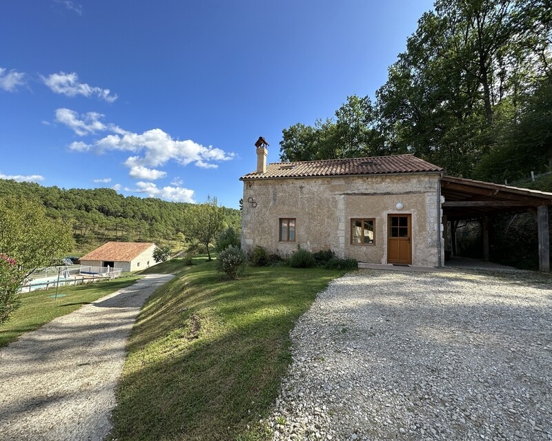 Domaine avec plusieurs habitations sur plus de 11 hectares - grand gîte