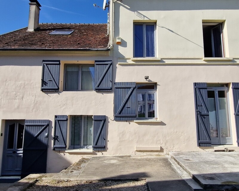 Maison briarde  atypique à vendre à Orly sur Morin - Façade 1