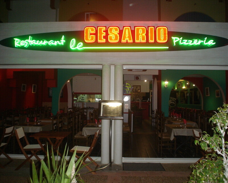  pizzeria « le cezario « 150m2 CA 400k€ - Devanture de nuit