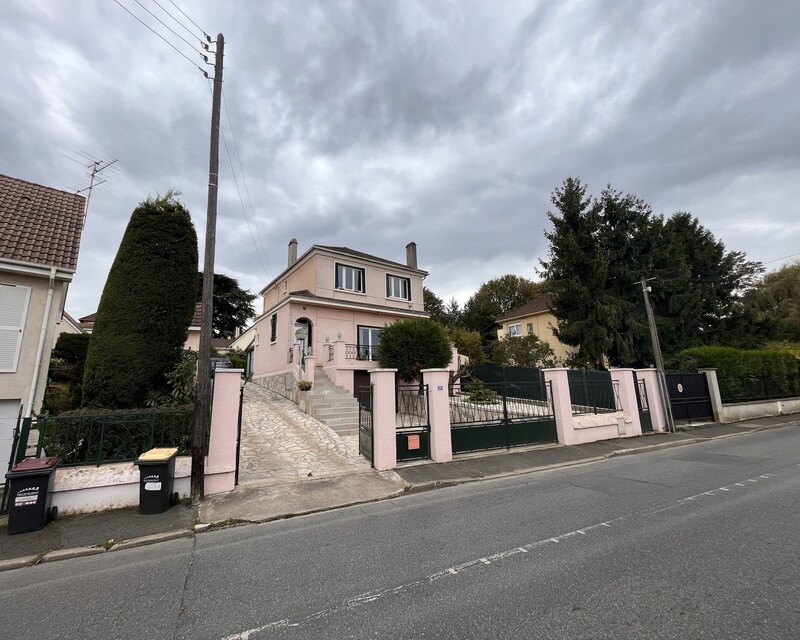  Maison avec studio sur un beau jardin soigné quartier Savreau - Img 2398