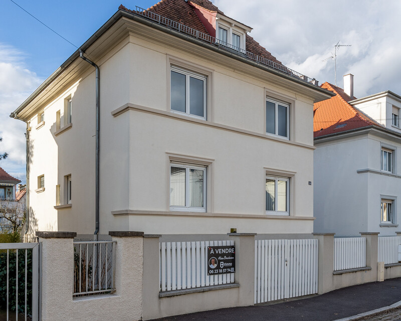 Maison en très bon état accueille heureux acquéreurs - Facade portail +  panneau  1  maison rue pfeffinger  20240214