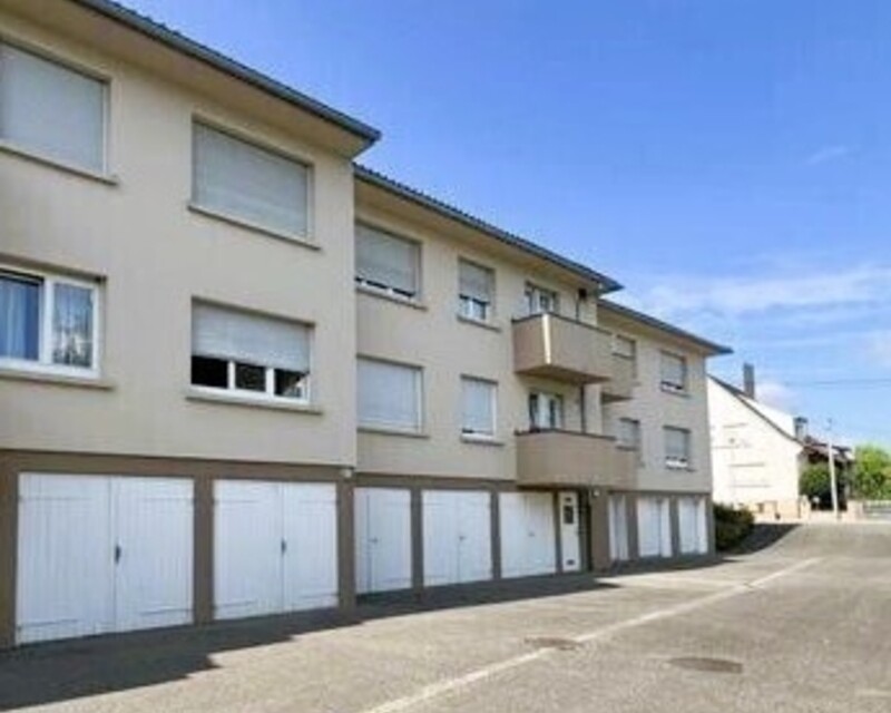 3 chambres, séjour, balcons, garage double (DPE=D) - Vue garages sci daniele ober 20241010