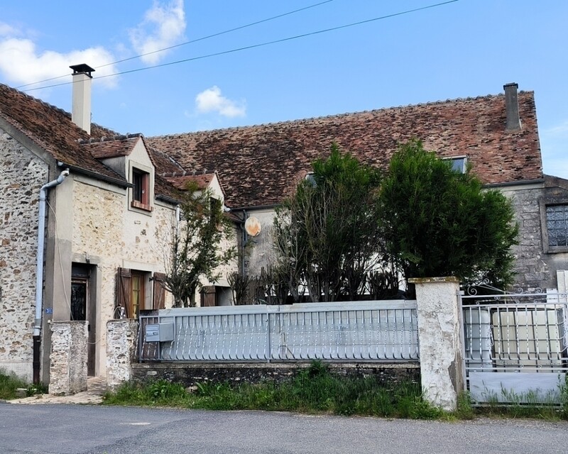 Charmante Maison de Caractère à Rénover - Img 20240604 115106