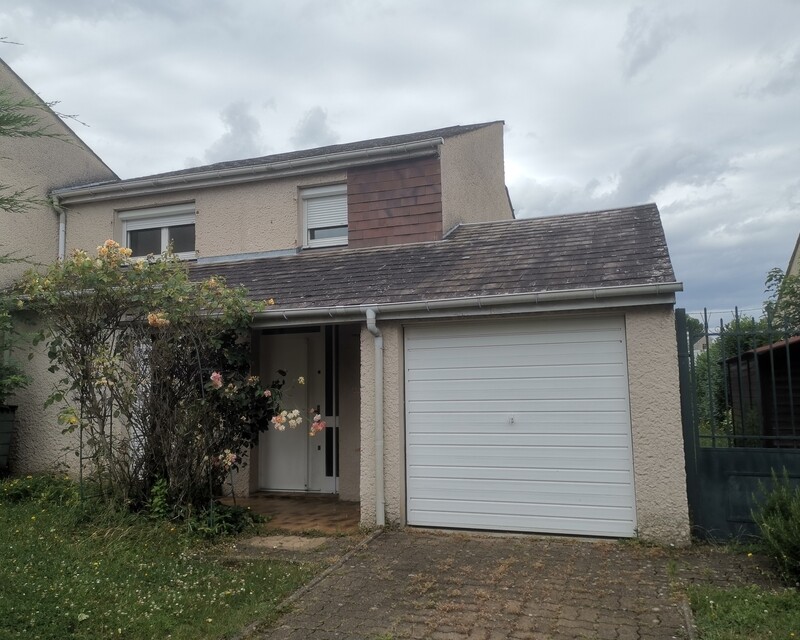 Maison familiale avec véranda et terrasse dans secteur calme - Img 20240703 165127  1 