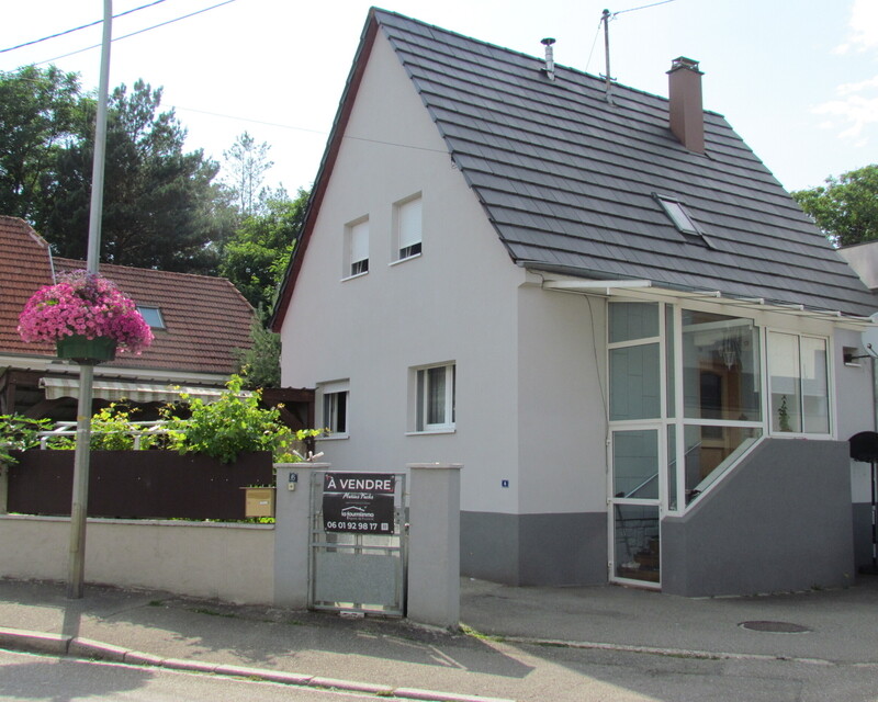 Maison rénovée avec terrasse sur 2.06 ares - Img 2074