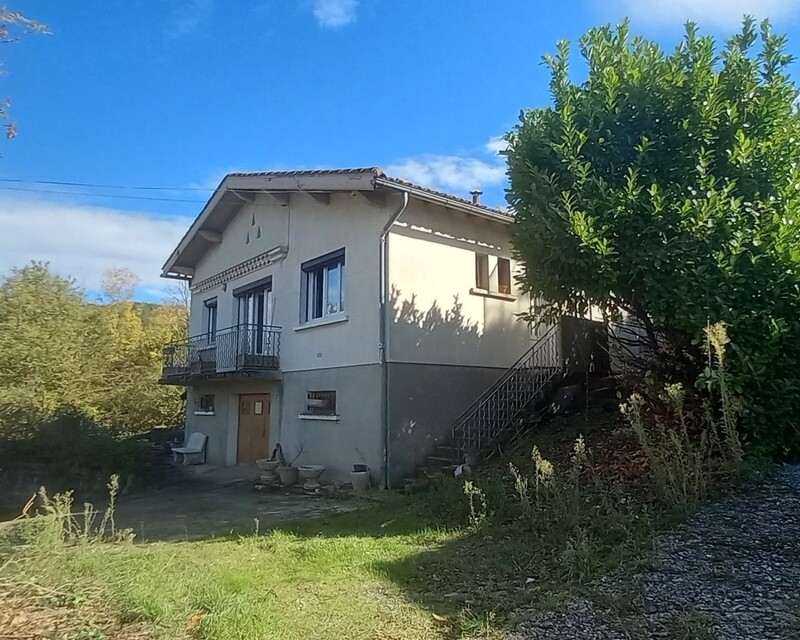 Maison avec extérieur et garage - 20241019 144805