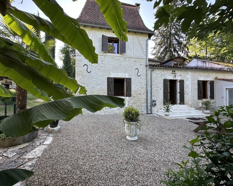 Maison en pierres avec grand jardin et piscine - Img 1071