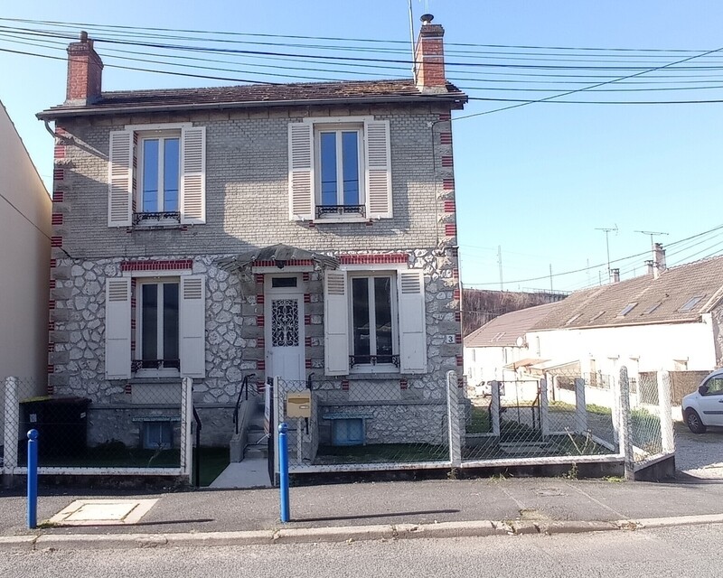 Longueville à 5 min de la gare à pieds - Ferrao face