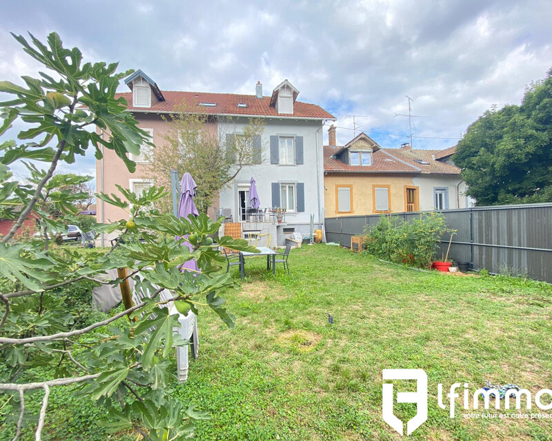 Grande maison jumelée 7 pièces avec jardin à Mulhouse Dornach - Photo bien avec logo blanc.png-6