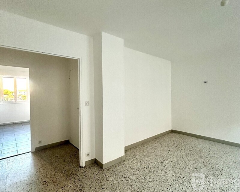 Appartement T3, balcon, cave et parking - La Timone 13010 - Img 8855