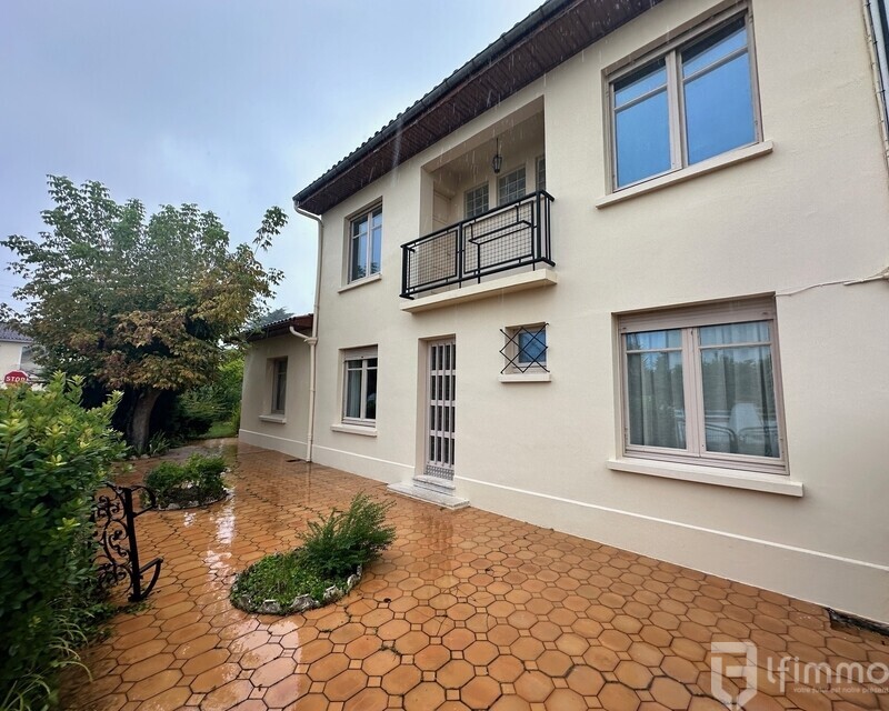 Maison avec garage et jardin au calme - Facade 1